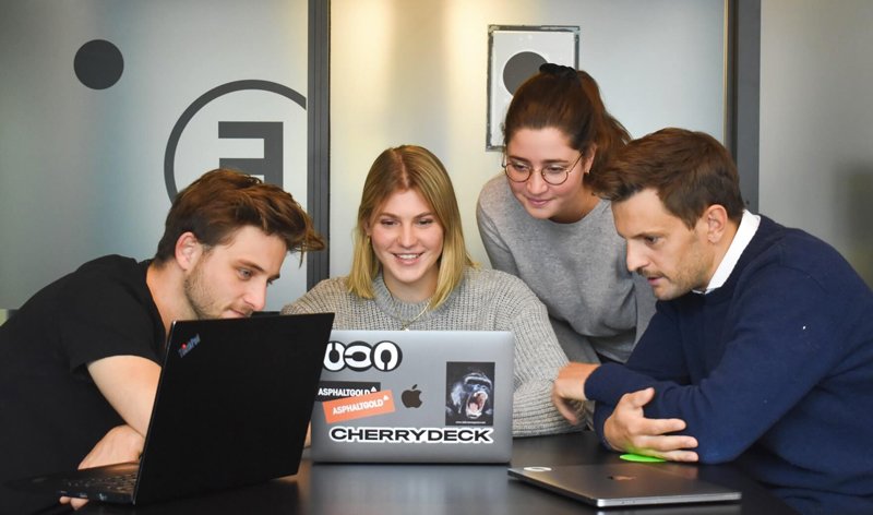 

<!-- THEME DEBUG -->
<!-- THEME HOOK: 'field' -->
<!-- FILE NAME SUGGESTIONS:
   ▪️ field--title--teaser.html.twig
   ▪️ field--node--title--article.html.twig
   ✅ field--node--title.html.twig
   ▪️ field--node--article.html.twig
   ▪️ field--title.html.twig
   ▪️ field--string.html.twig
   ▪️ field.html.twig
-->
<!-- BEGIN OUTPUT from 'core/modules/node/templates/field--node--title.html.twig' -->

<span>We Google Analytics Helps Developers Design</span>

<!-- END OUTPUT from 'core/modules/node/templates/field--node--title.html.twig' -->

